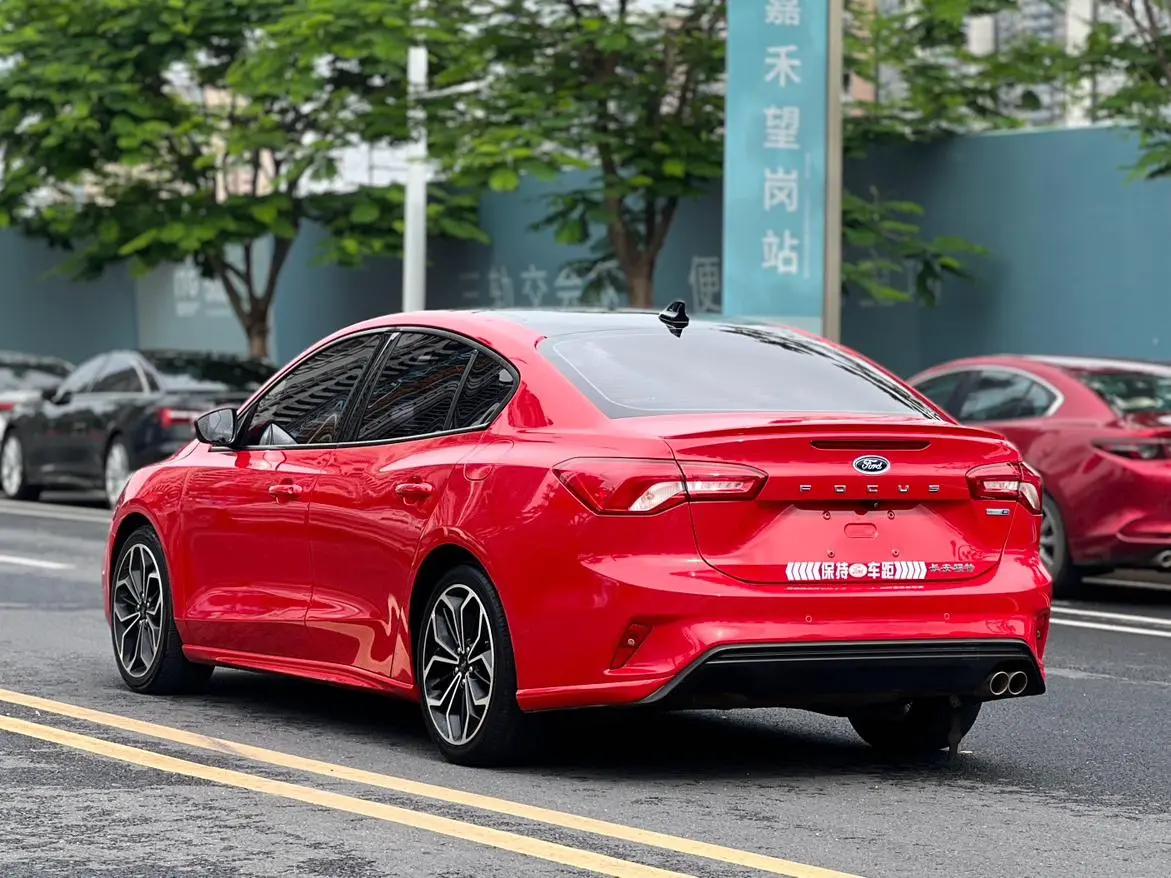 Ford Focus 2021 Sedan EcoBoost 180 Auto ST Line