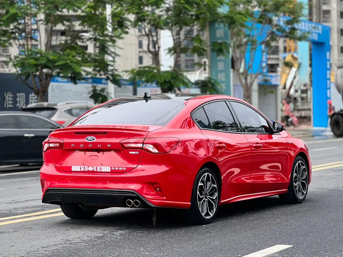 Ford Focus 2021 Sedan EcoBoost 180 Auto ST Line