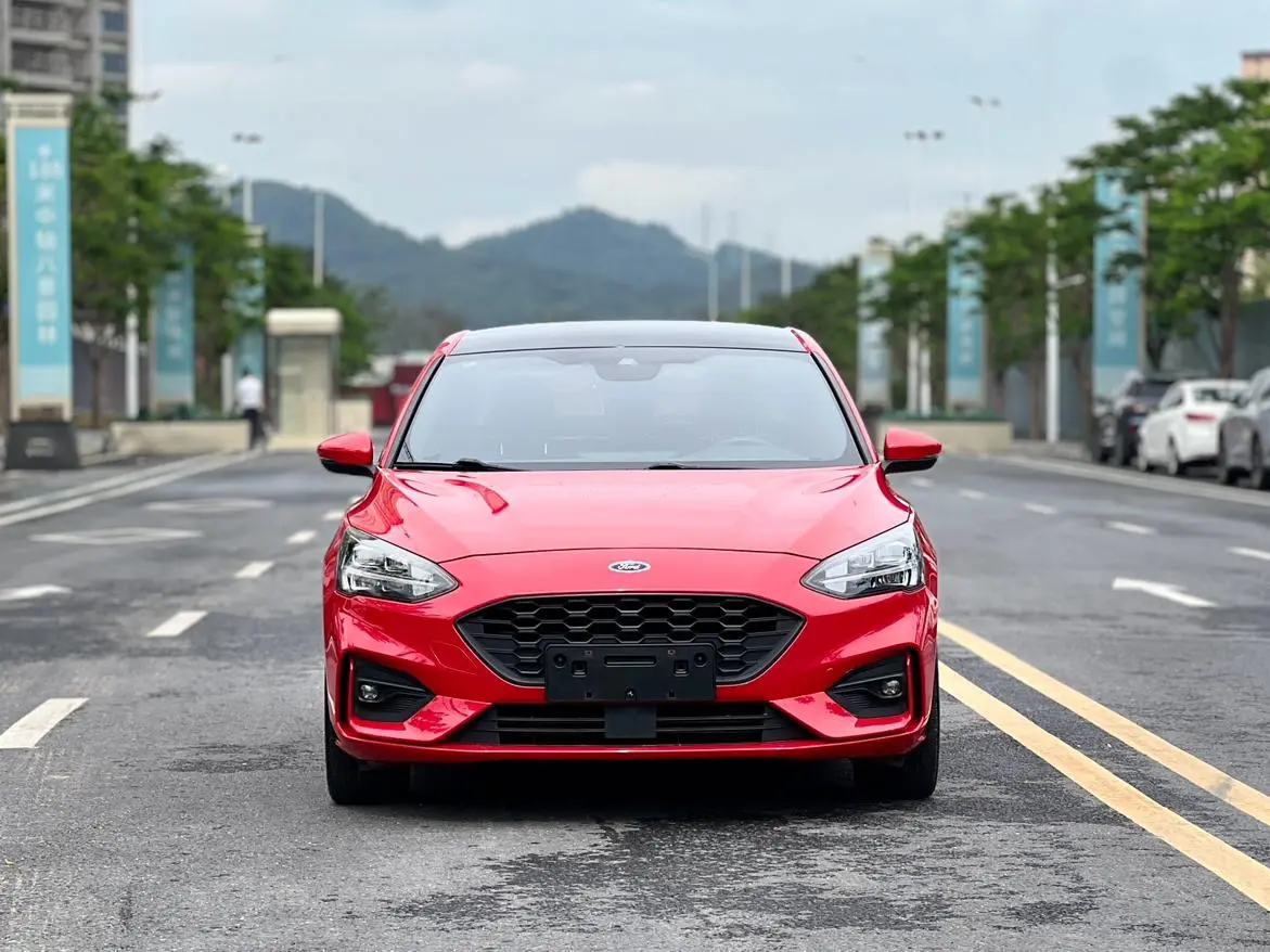 Ford Focus 2021 Sedan EcoBoost 180 Auto ST Line