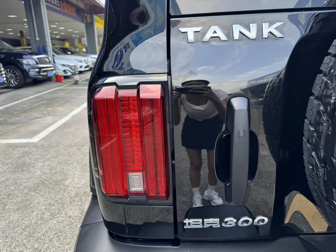 300 2021 2.0T