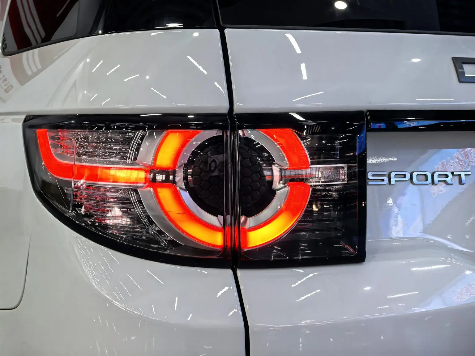 Land Rover Discovery Sport 2019 240PS SE China VI