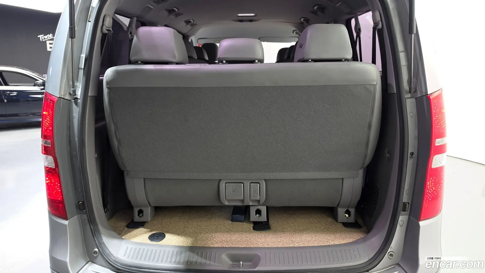Hyundai Starex Urban 9-Seater
