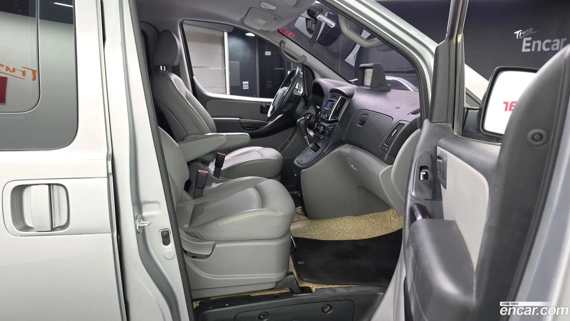Hyundai Starex Urban 9-Seater