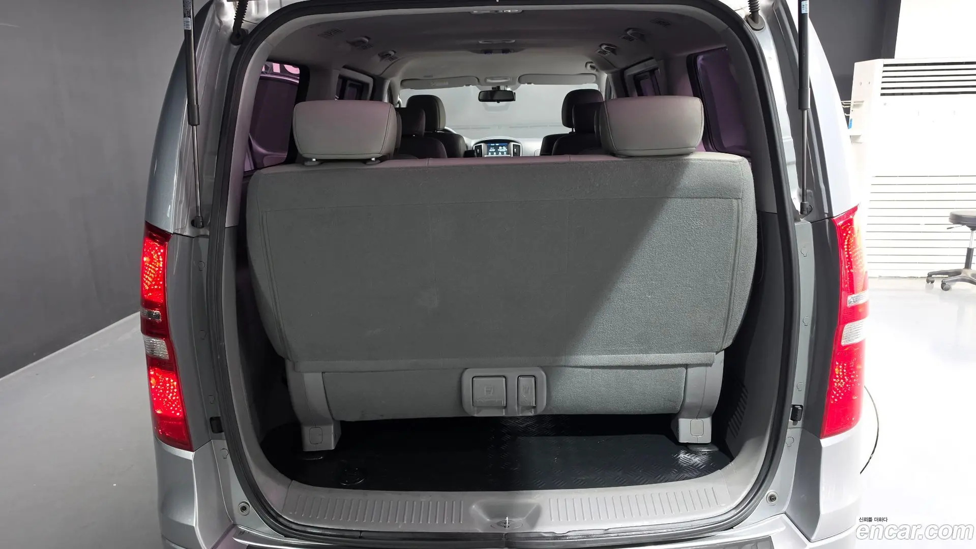 Hyundai Starex Wagon 12-Seater