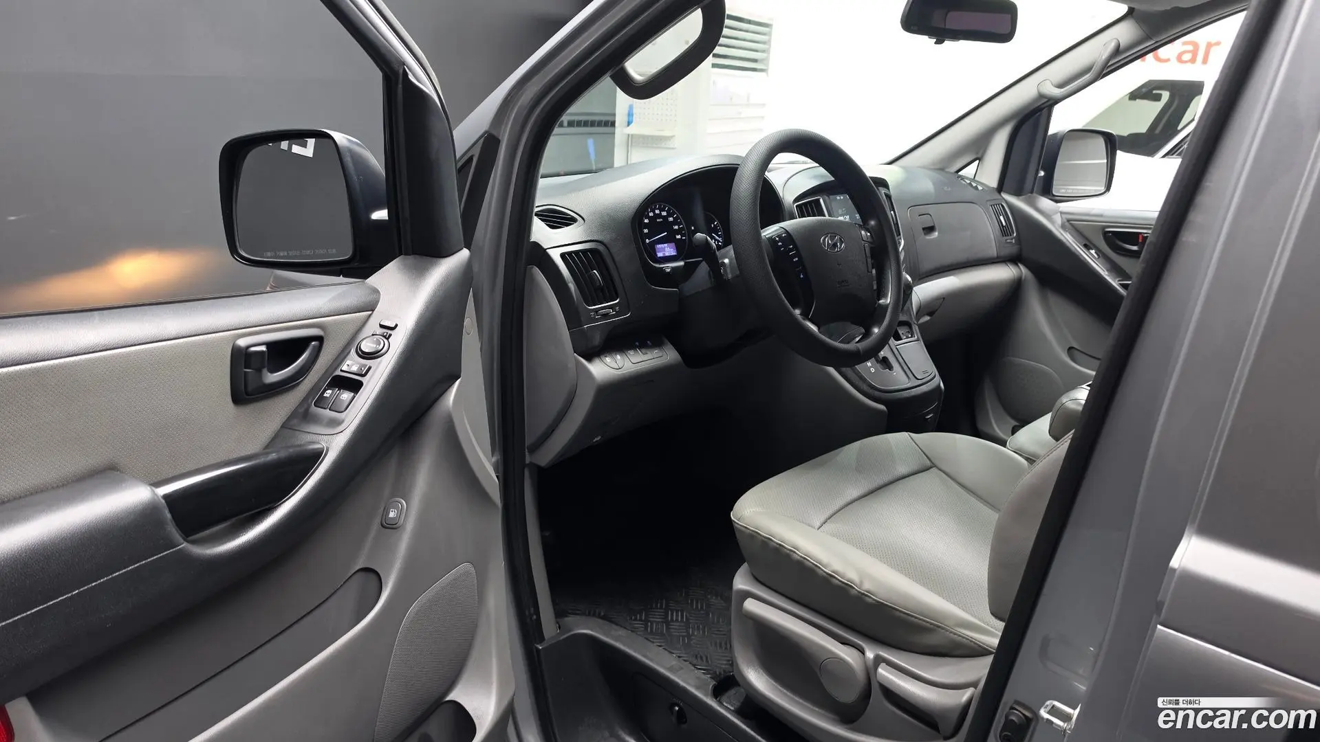 Hyundai Starex Wagon 12-Seater