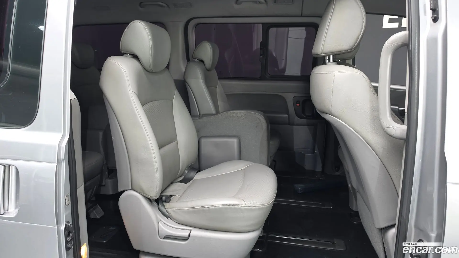 Hyundai Starex Wagon 12-Seater