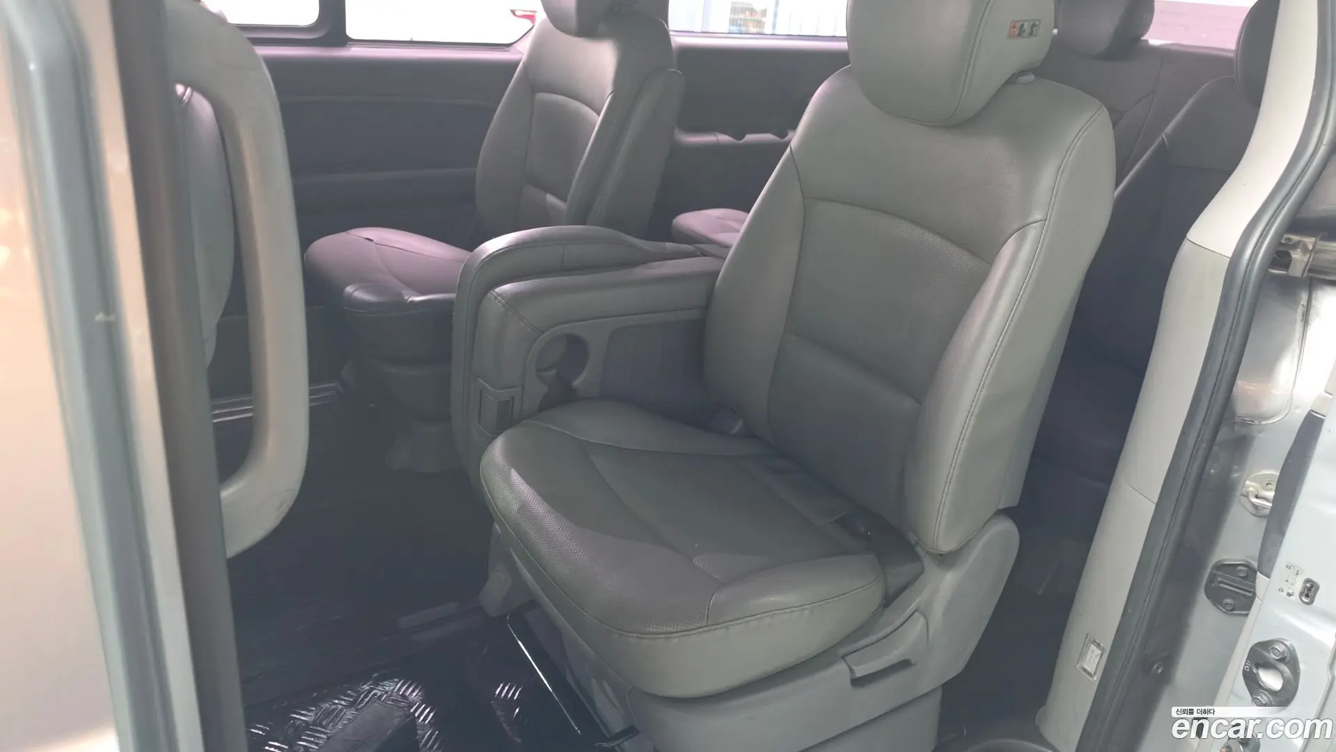 Hyundai Starex Wagon 12-Seater