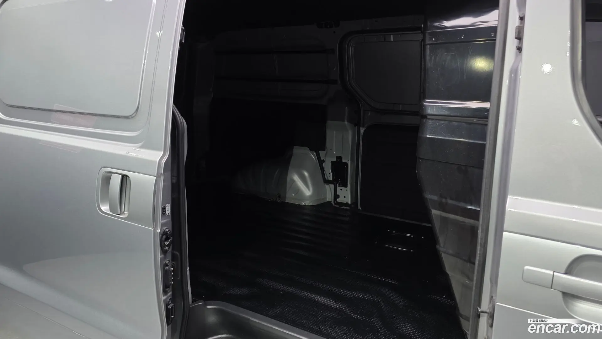 Hyundai Starex Van 3-Seater