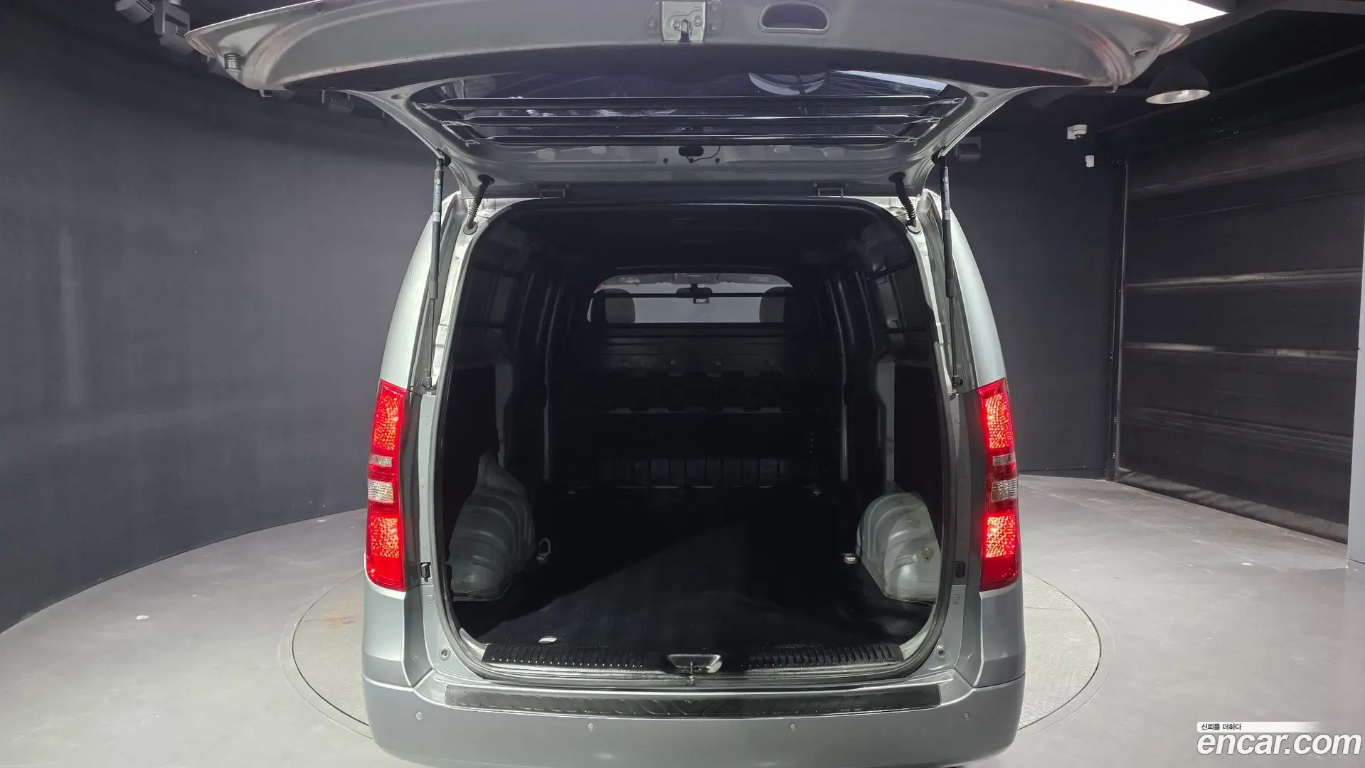 Hyundai Starex Van 3-Seater