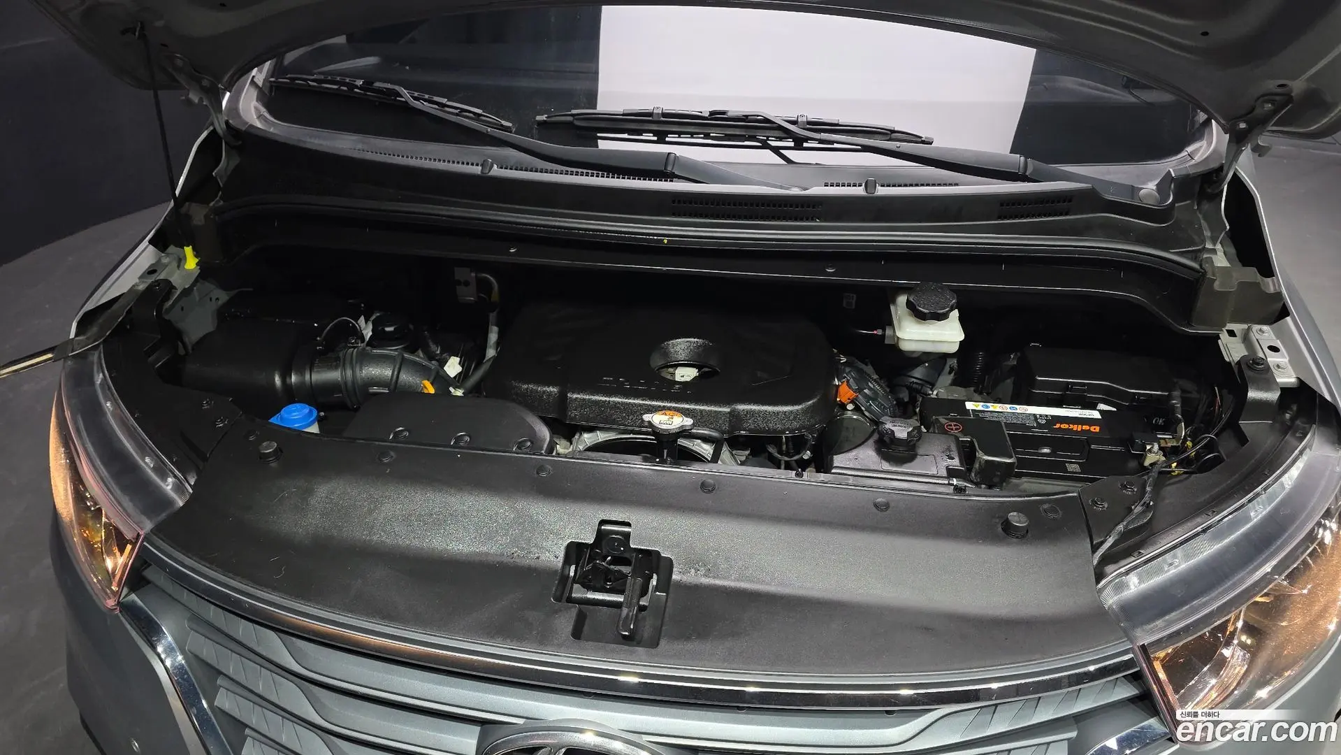 Hyundai Starex Van 3-Seater