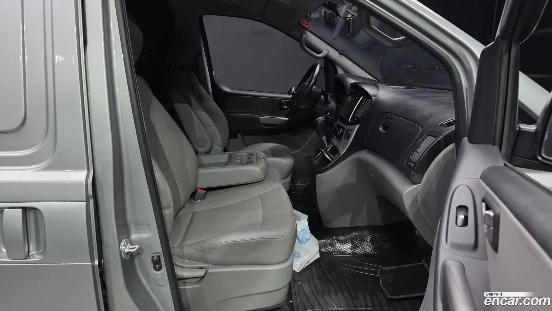 Hyundai Starex Van 3-Seater