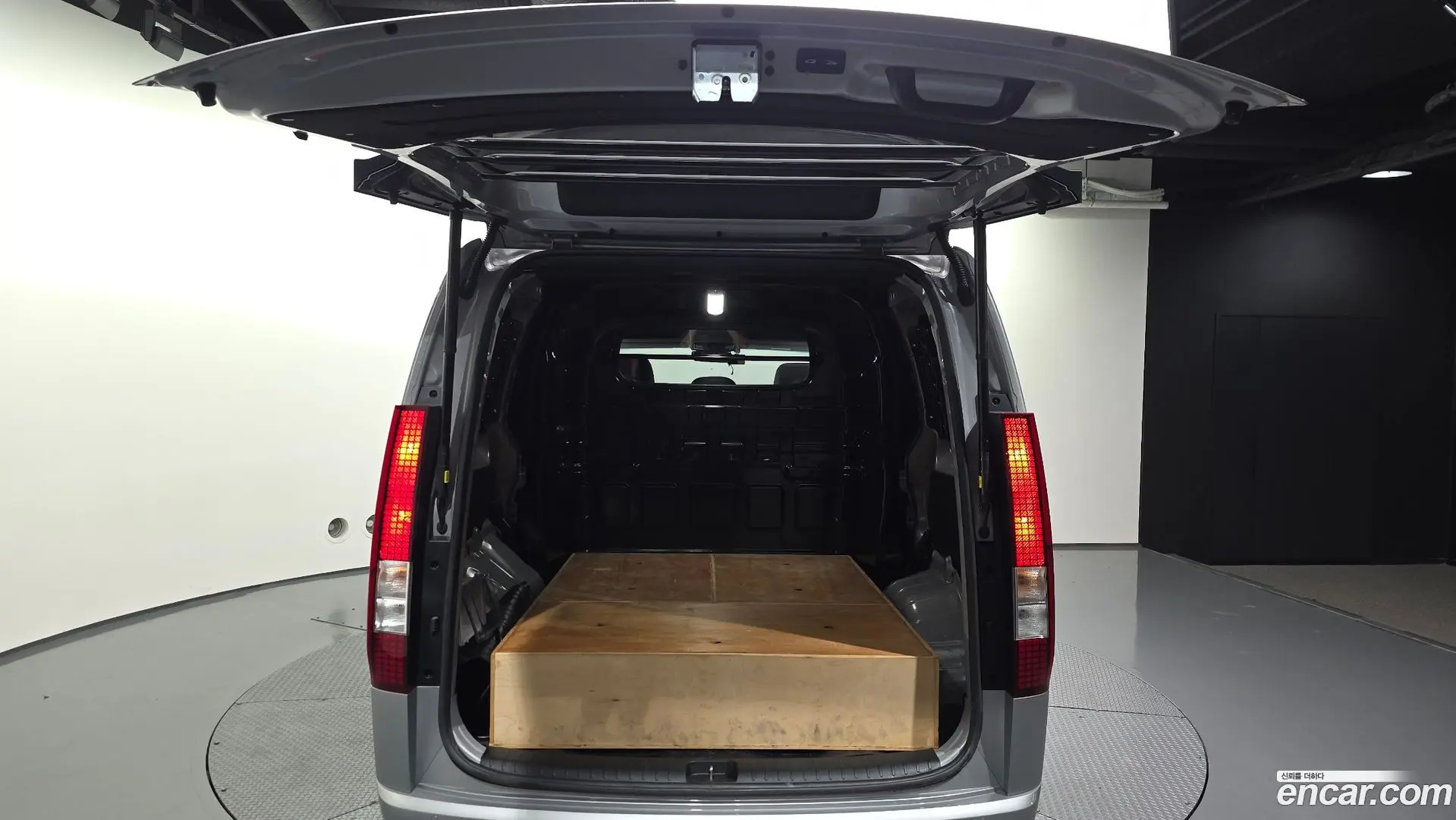 Hyundai Staria L3.5 Cargo 5-Seater