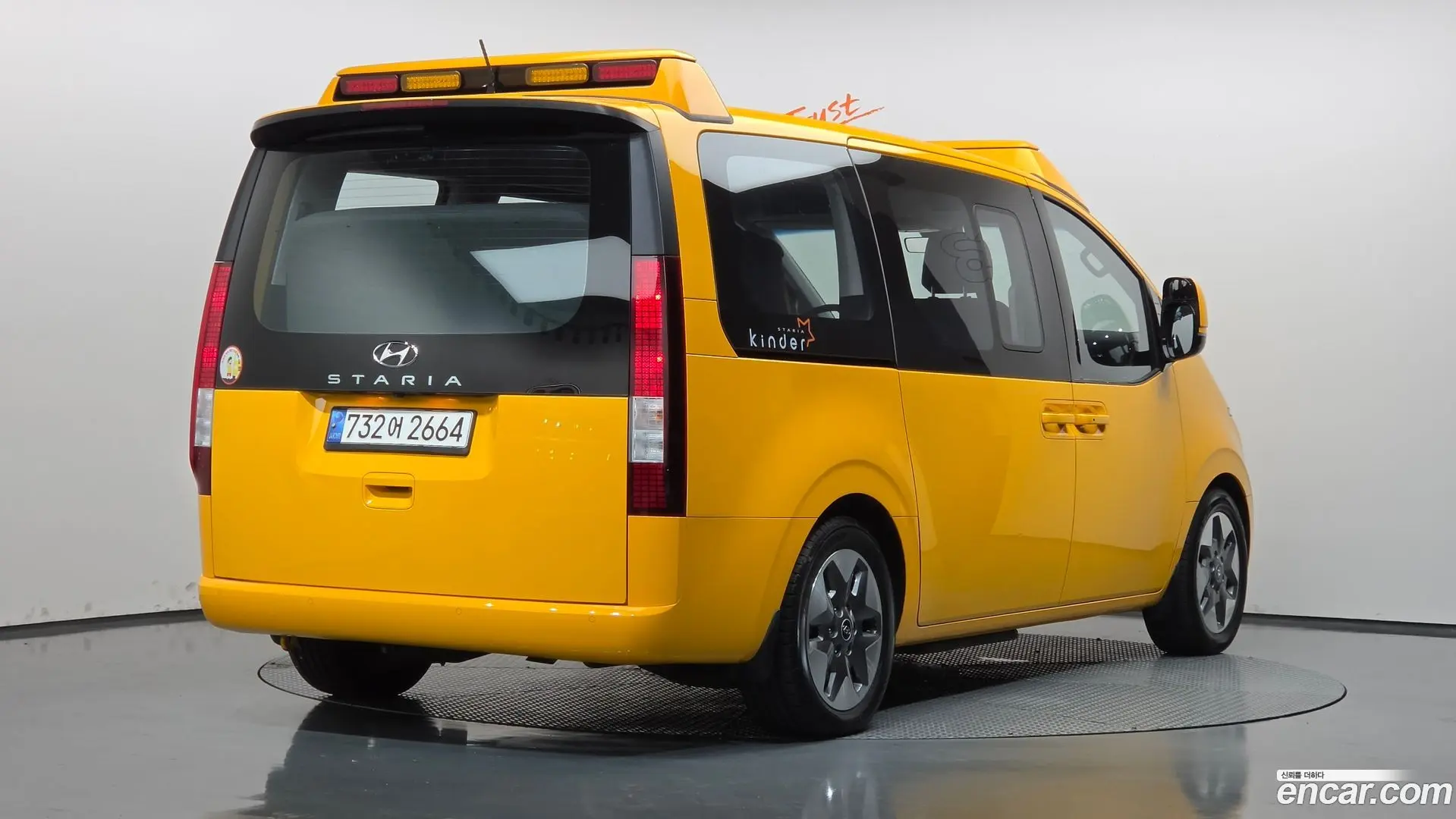 Hyundai Staria L3.5 Kinder Safety Car