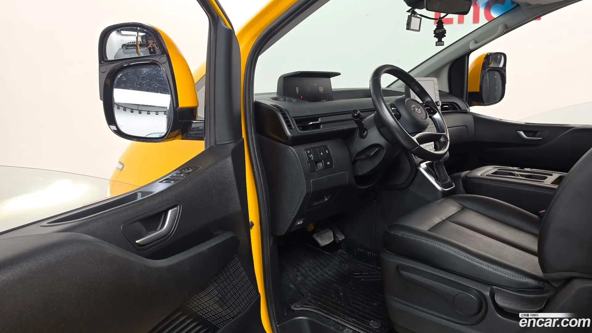 Hyundai Staria L3.5 Kinder Safety Car