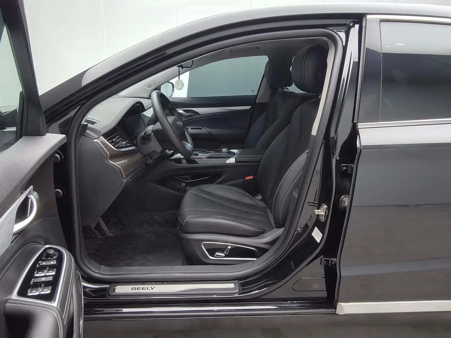 Geely 2021 1.8T Navigator +
