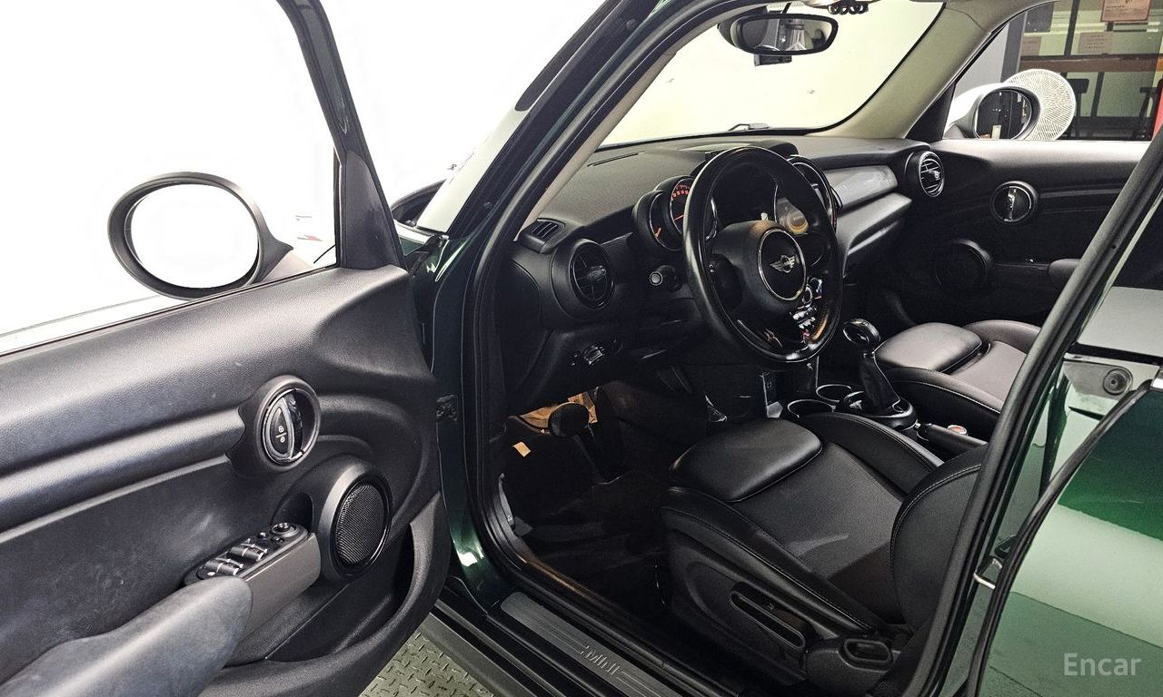 Mini Cooper 5-door basic model 2018