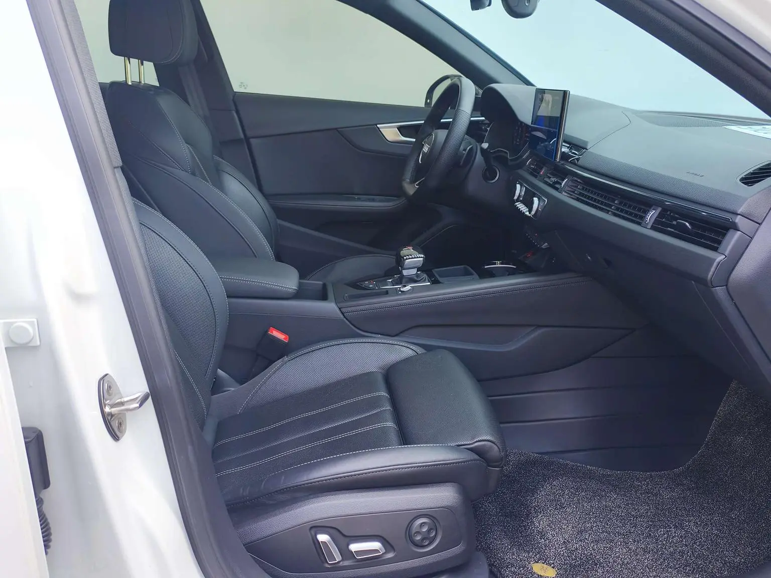 Audi A4L 2024 40 TFSI Dynamic Luxury