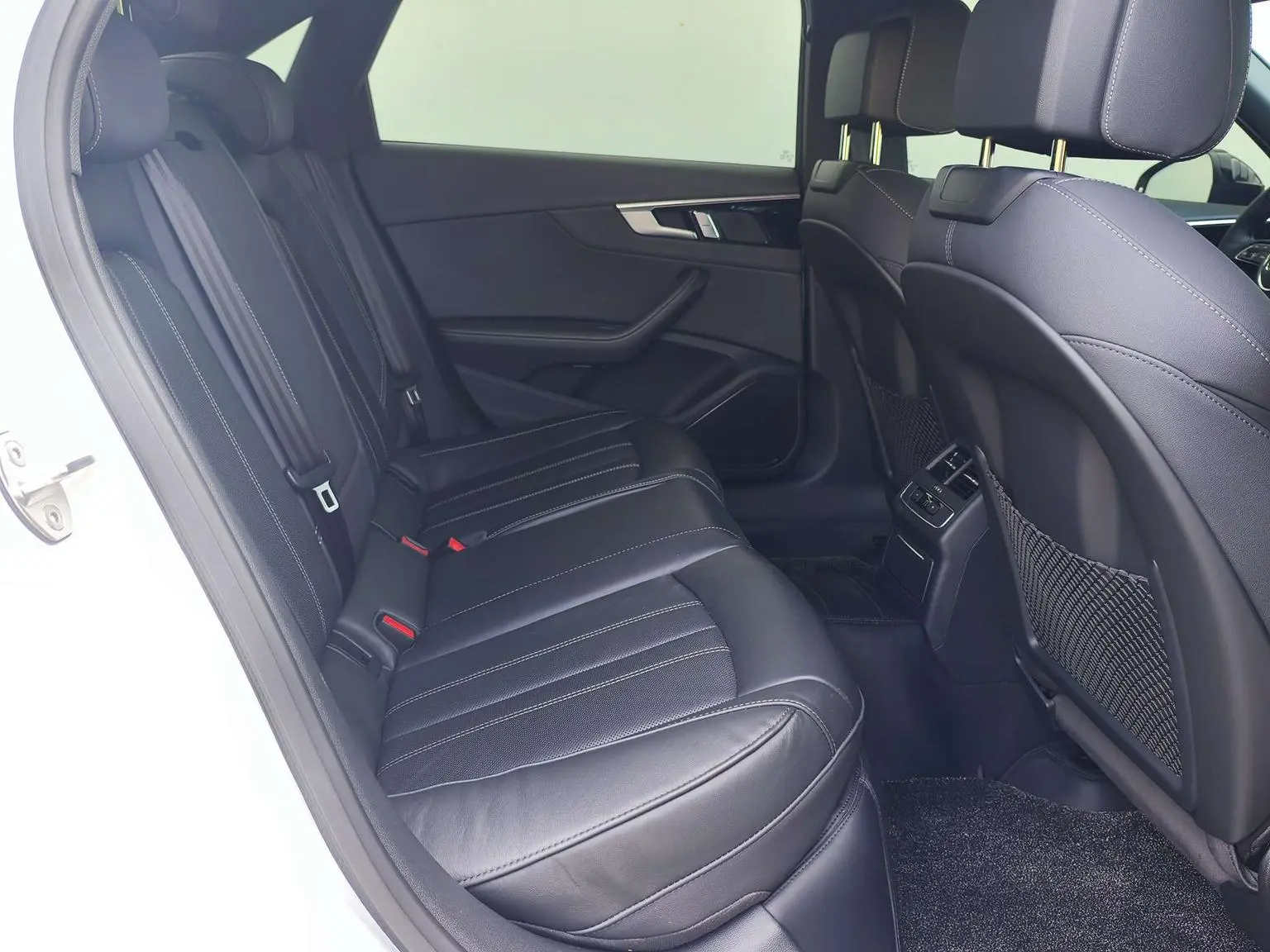 Audi A4L 2024 40 TFSI Dynamic Luxury