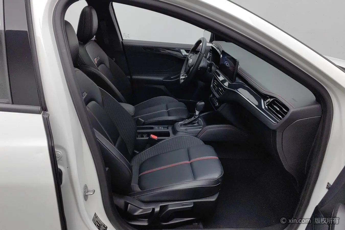 Ford Focus 2022 Sedan EcoBoost 180 Auto ST Line