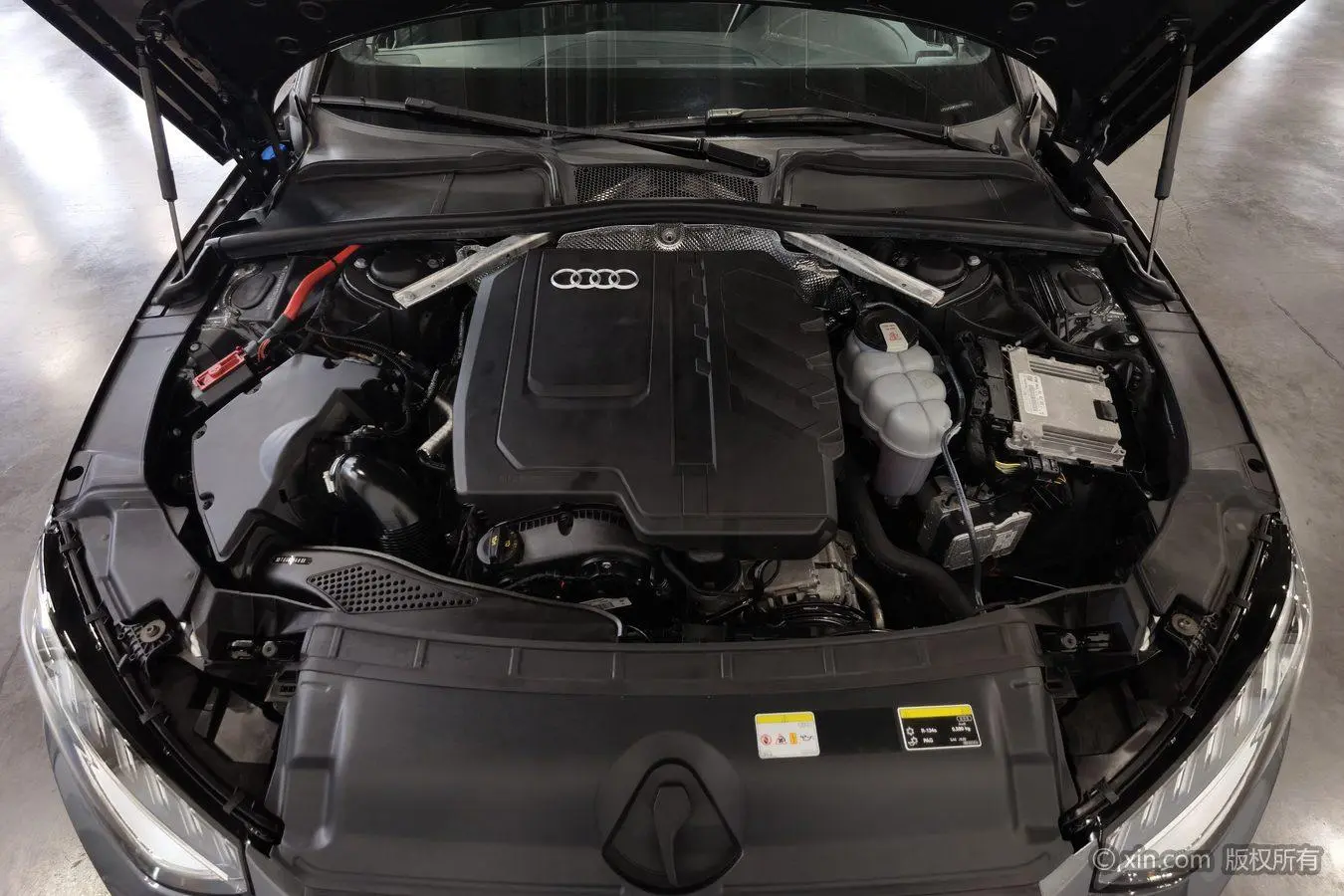 Audi A4L 2024 40 TFSI Dynamic Luxury