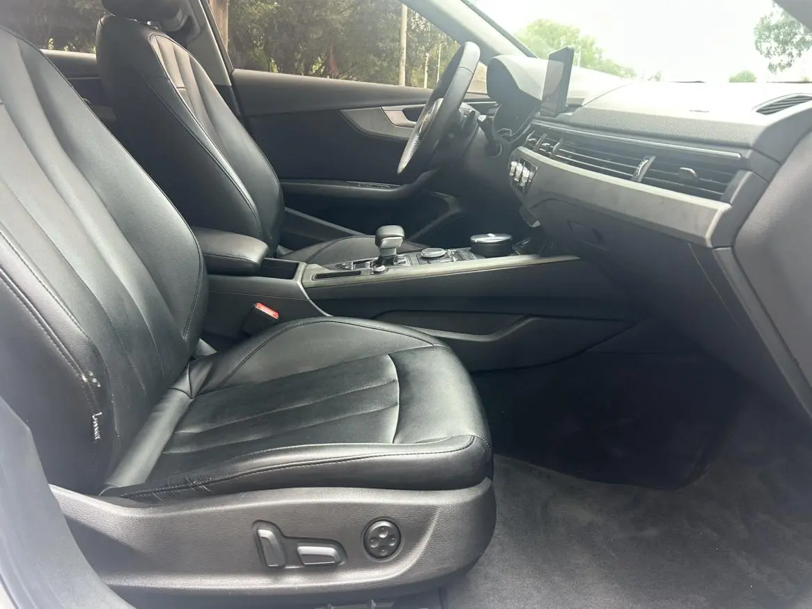 Audi A4L 2019 40 TFSI Progressive China VI