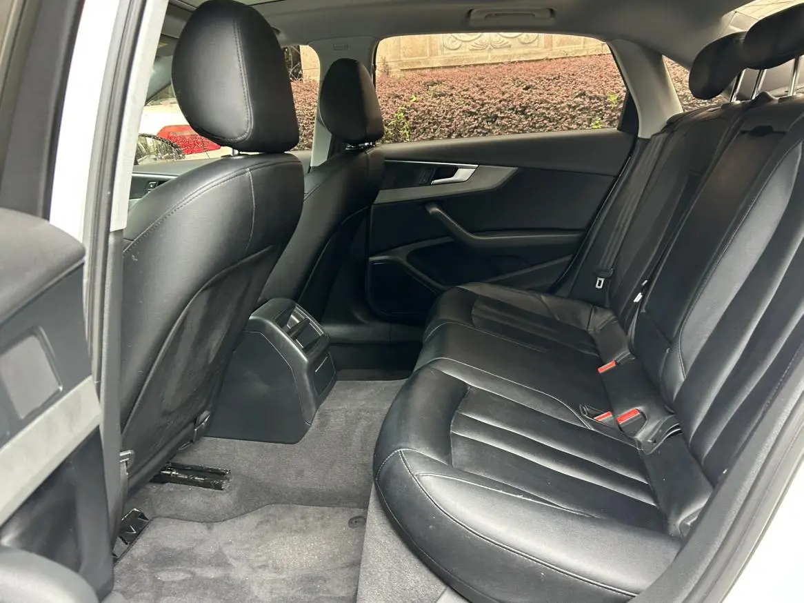 Audi A4L 2019 40 TFSI Progressive China VI