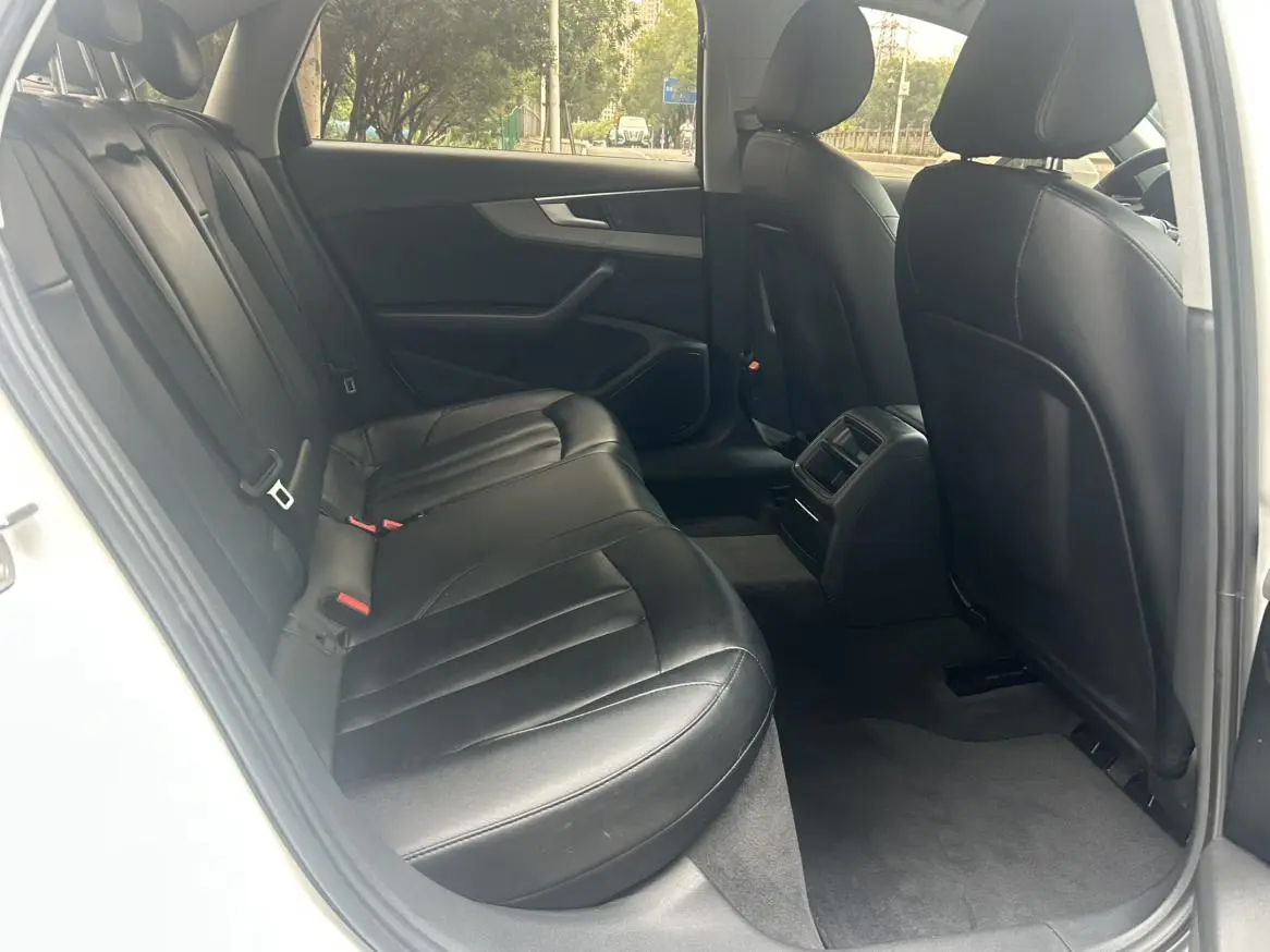 Audi A4L 2019 40 TFSI Progressive China VI