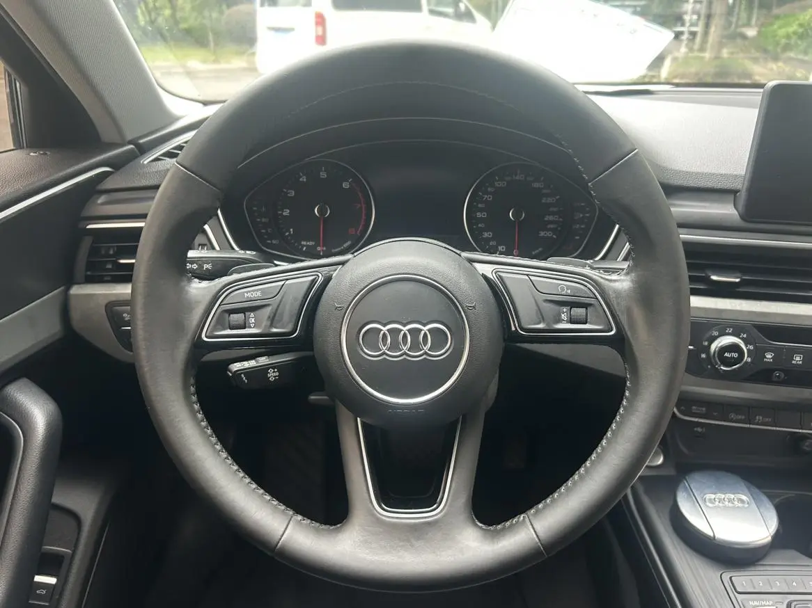 Audi A4L 2019 40 TFSI Progressive China VI