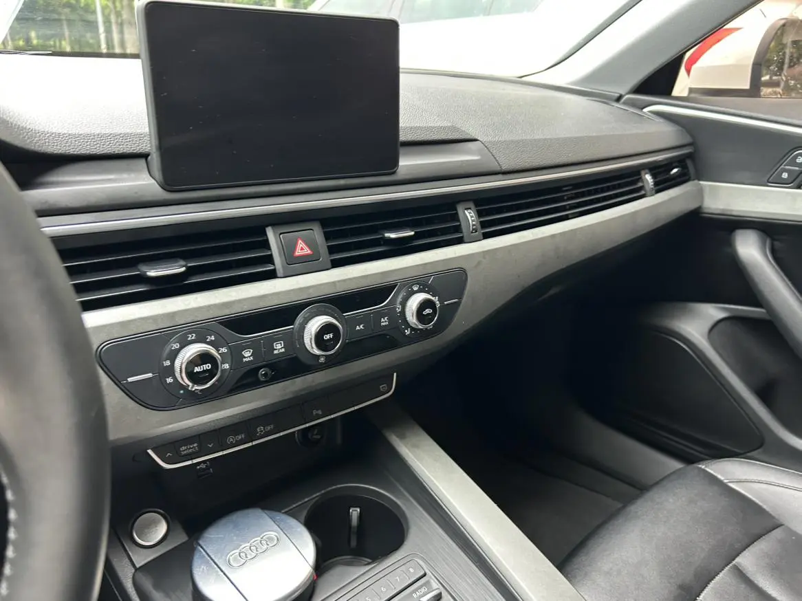 Audi A4L 2019 40 TFSI Progressive China VI