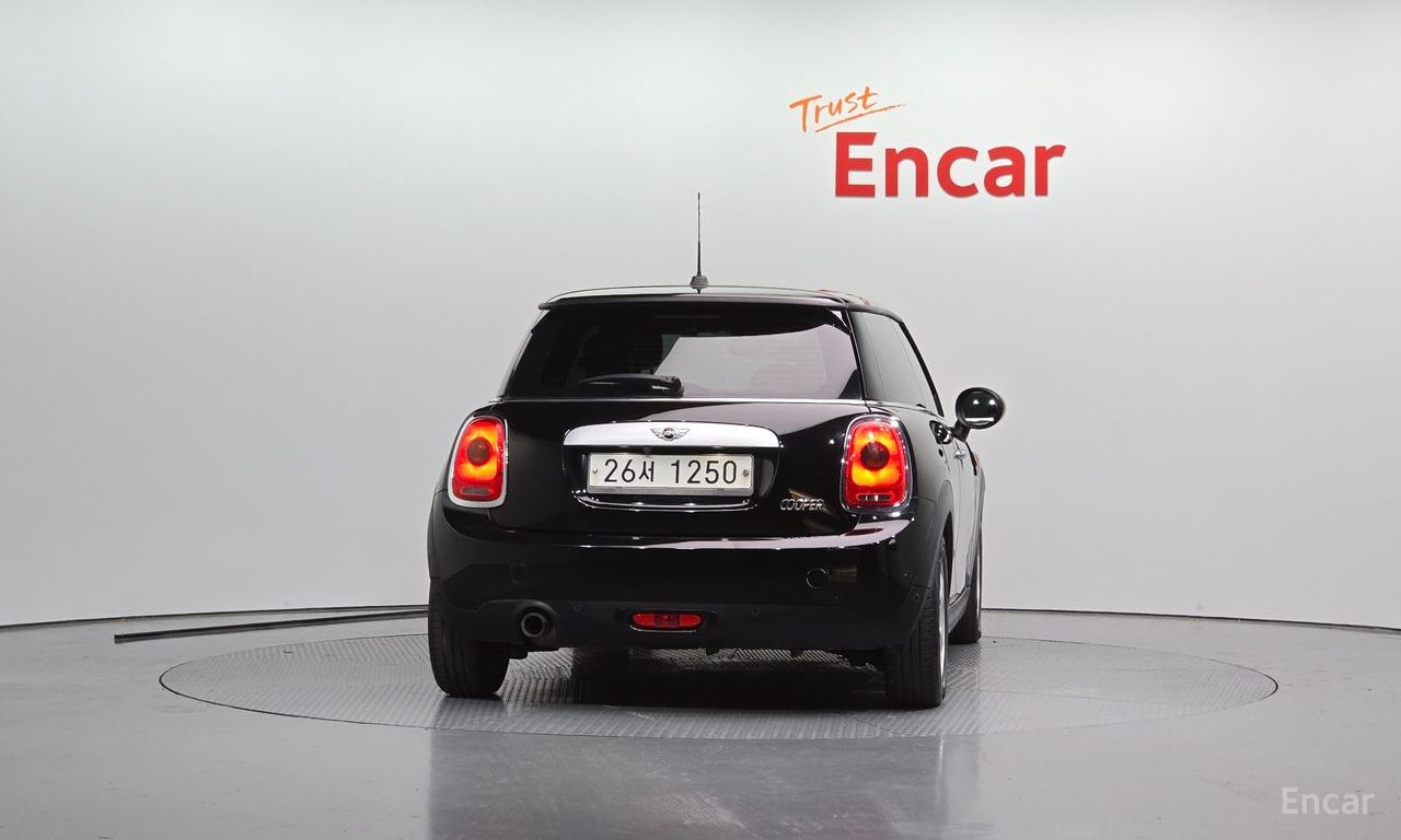 Mini Cooper Base Model 2014
