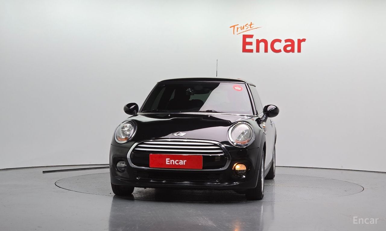 Mini Cooper Base Model 2014