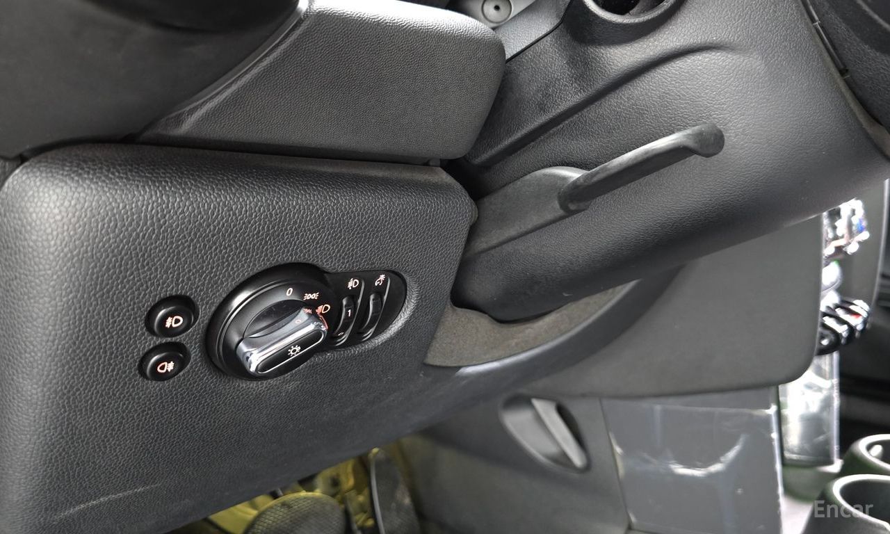 Mini Cooper Base Model 2014