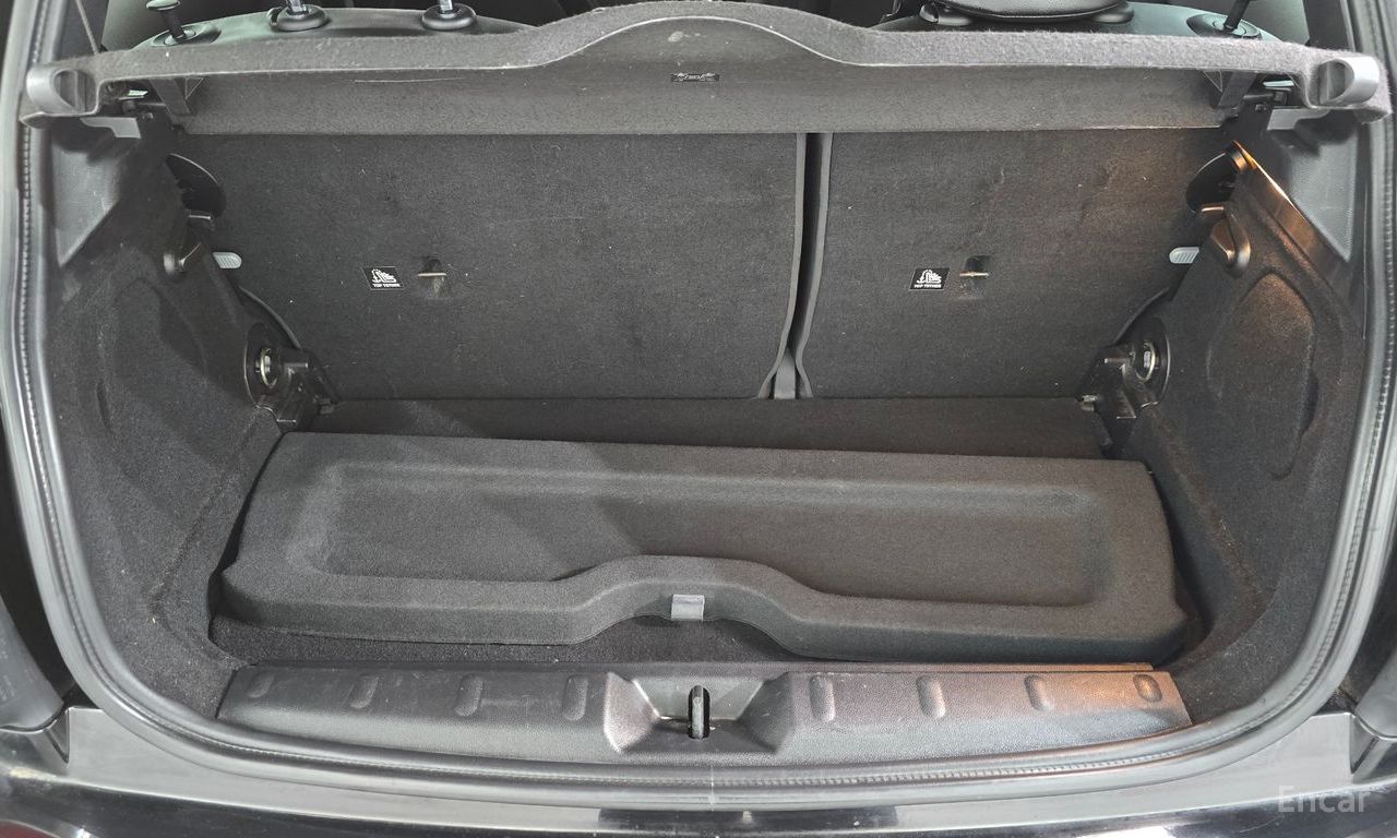 Mini Cooper Base Model 2014