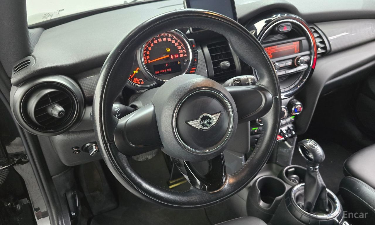 Mini Cooper Base Model 2014