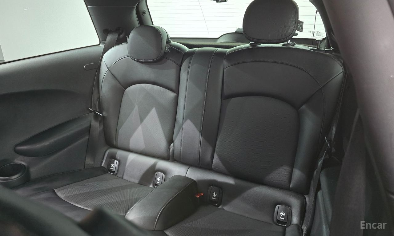 Mini Cooper Base Model 2014