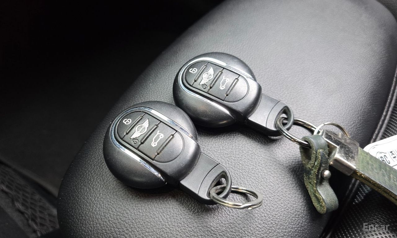 Mini Cooper Base Model 2014