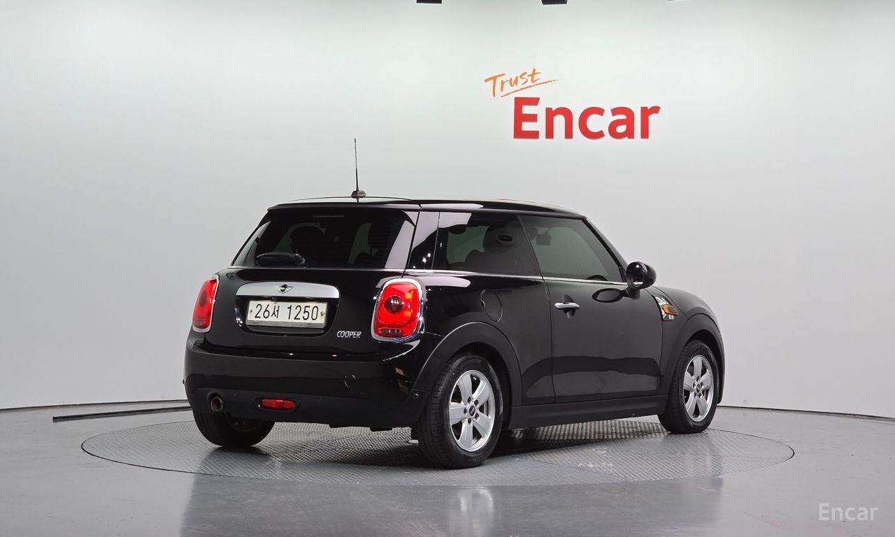 Mini Cooper Base Model 2014