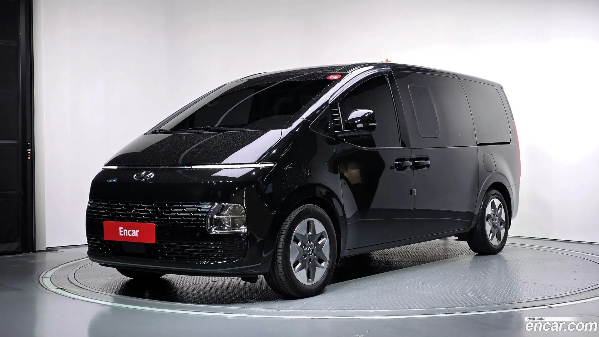 Hyundai Staria 4WD Tourer 11-Seater 2021