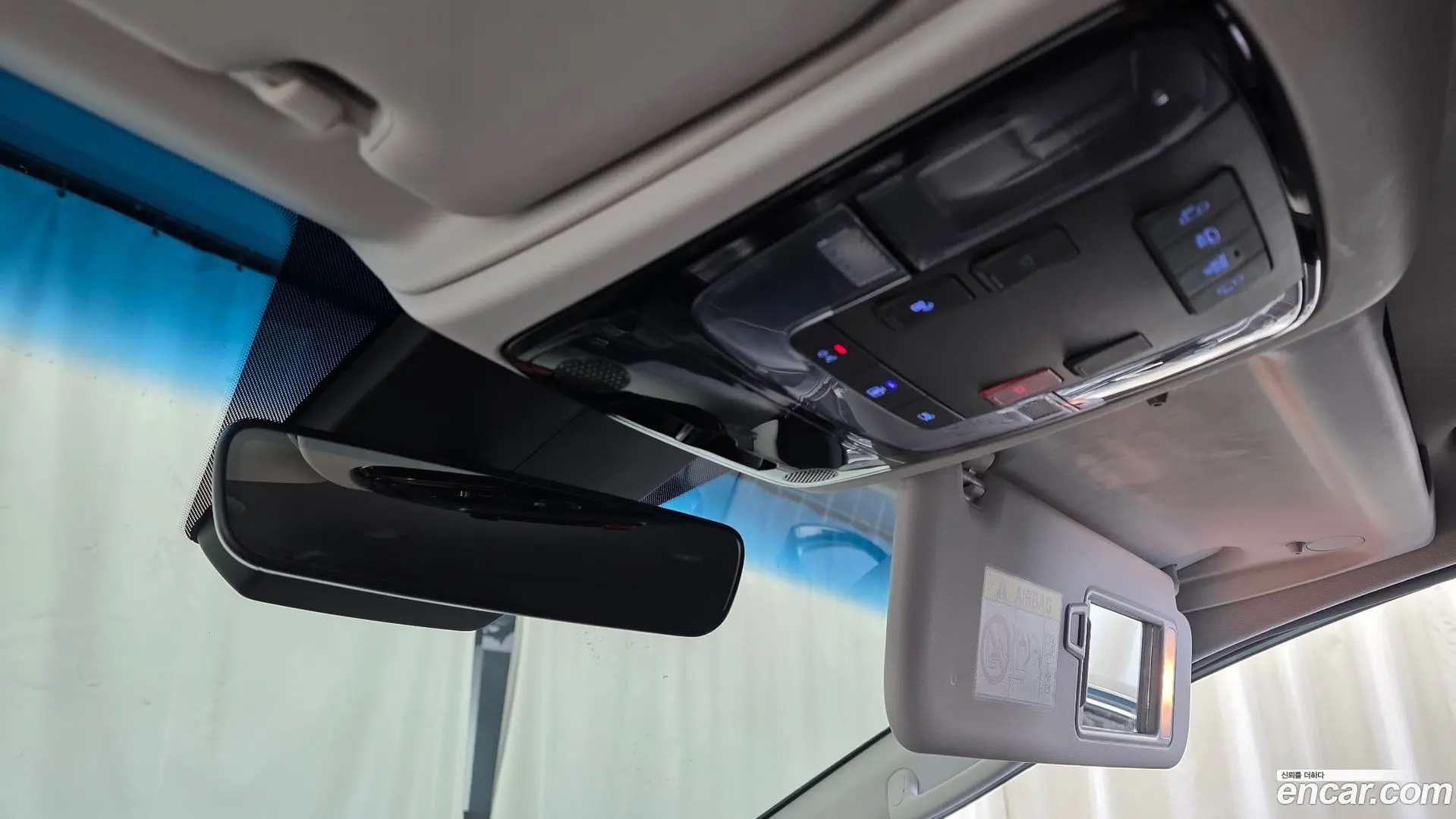 Hyundai Staria 4WD Tourer 11-Seater 2021