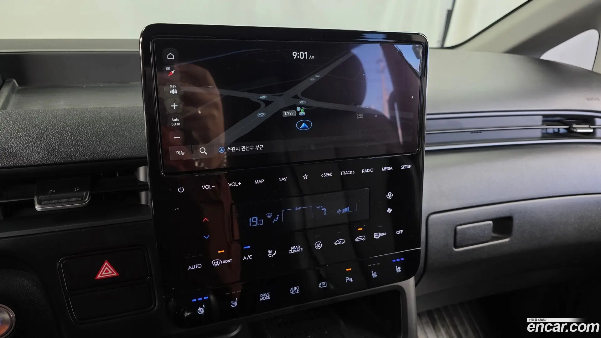Hyundai Staria 4WD Tourer 11-Seater 2021