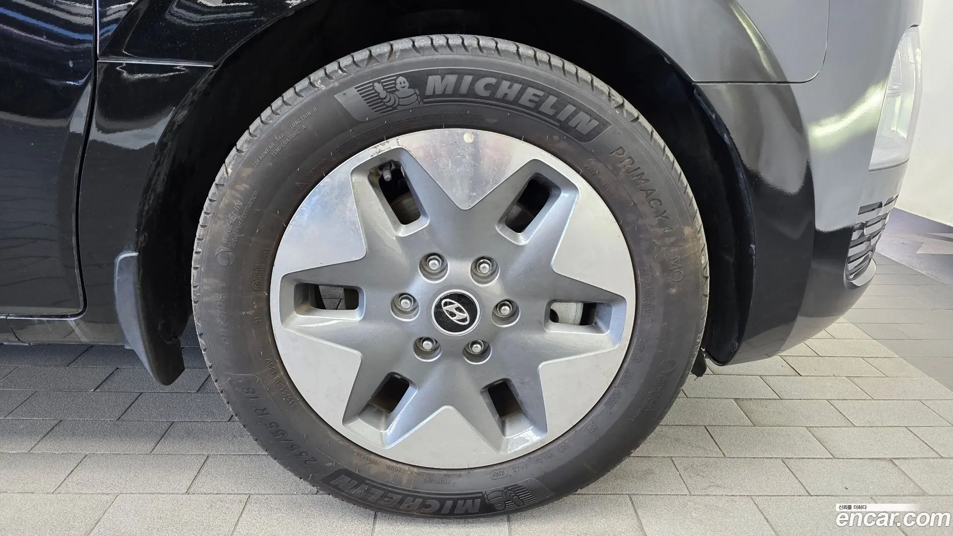 Hyundai Staria 4WD Tourer 11-Seater 2021