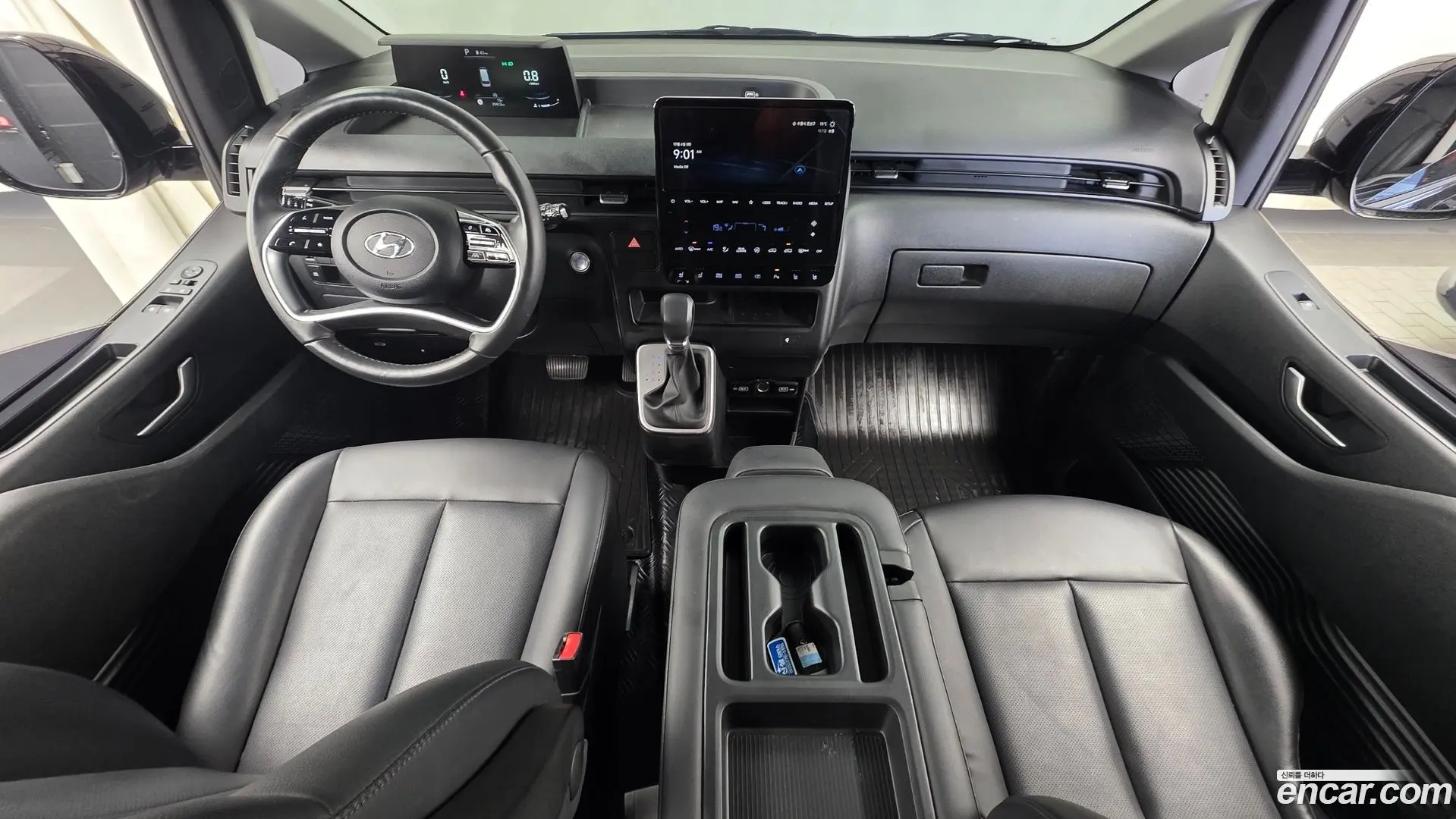 Hyundai Staria 4WD Tourer 11-Seater 2021