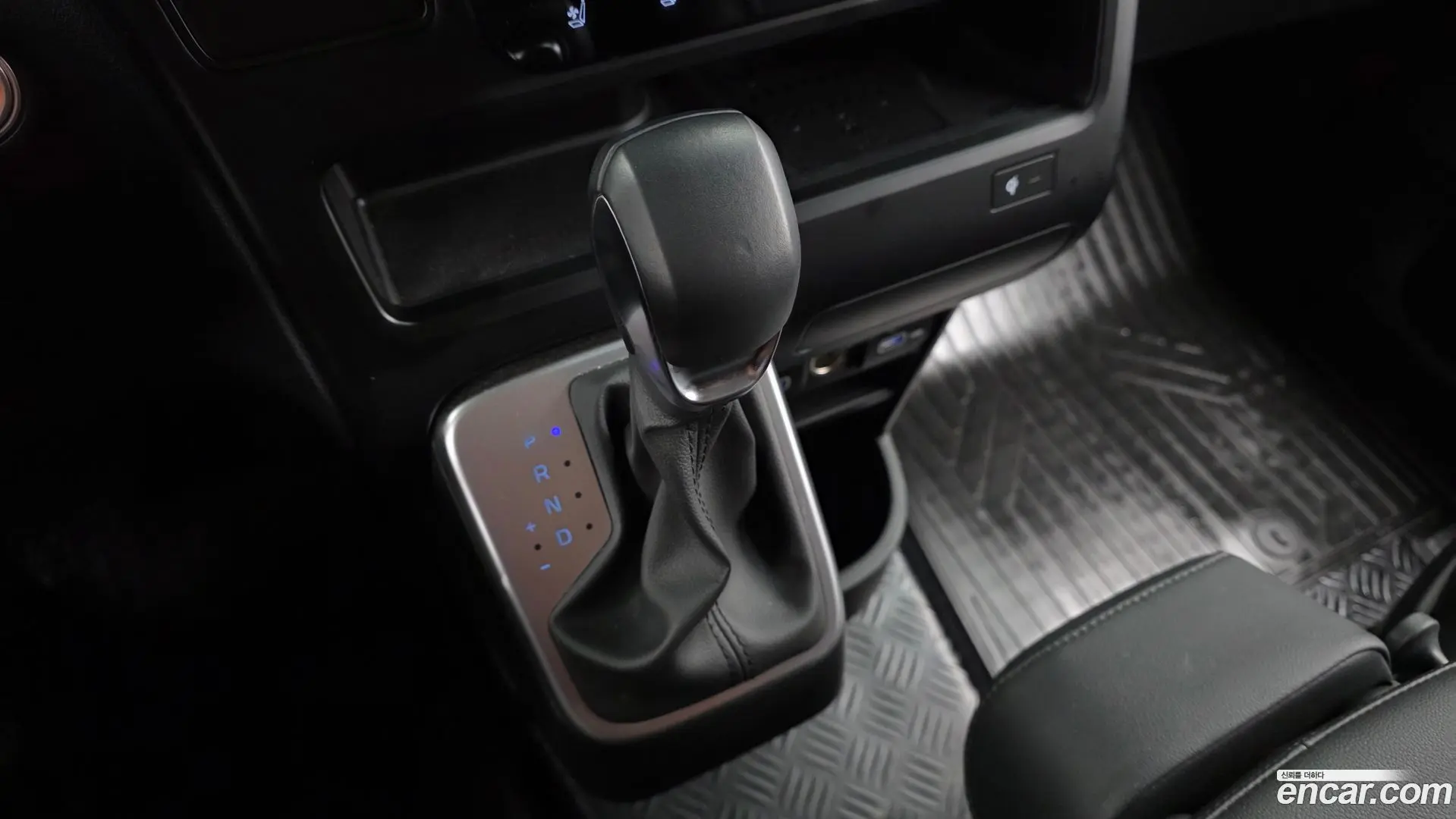 Hyundai Staria 4WD Tourer 11-Seater 2021