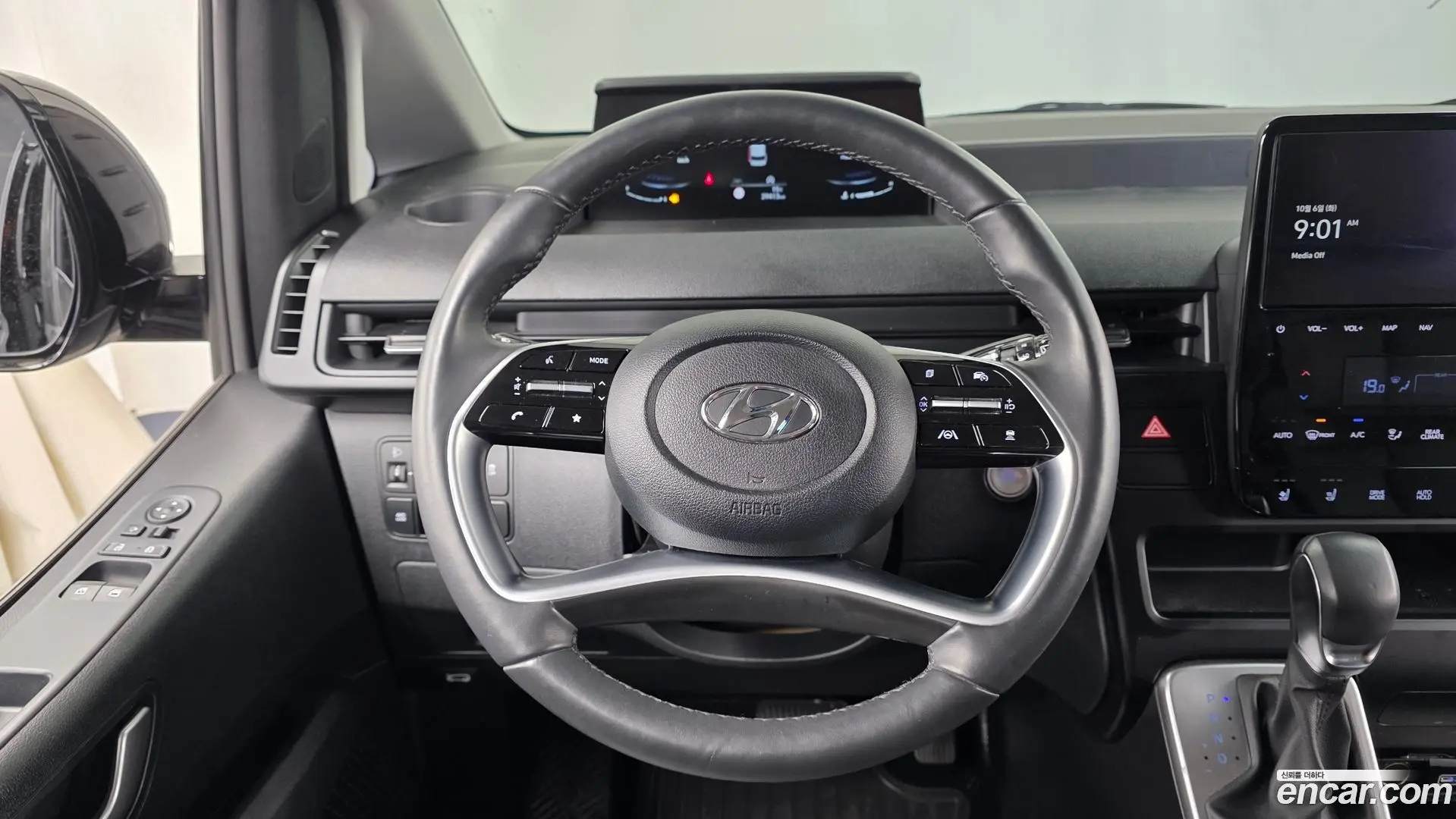 Hyundai Staria 4WD Tourer 11-Seater 2021