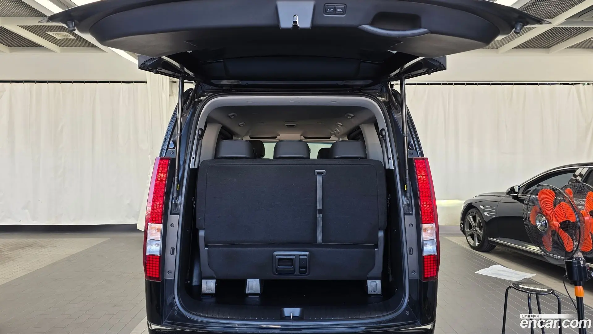 Hyundai Staria 4WD Tourer 11-Seater 2021
