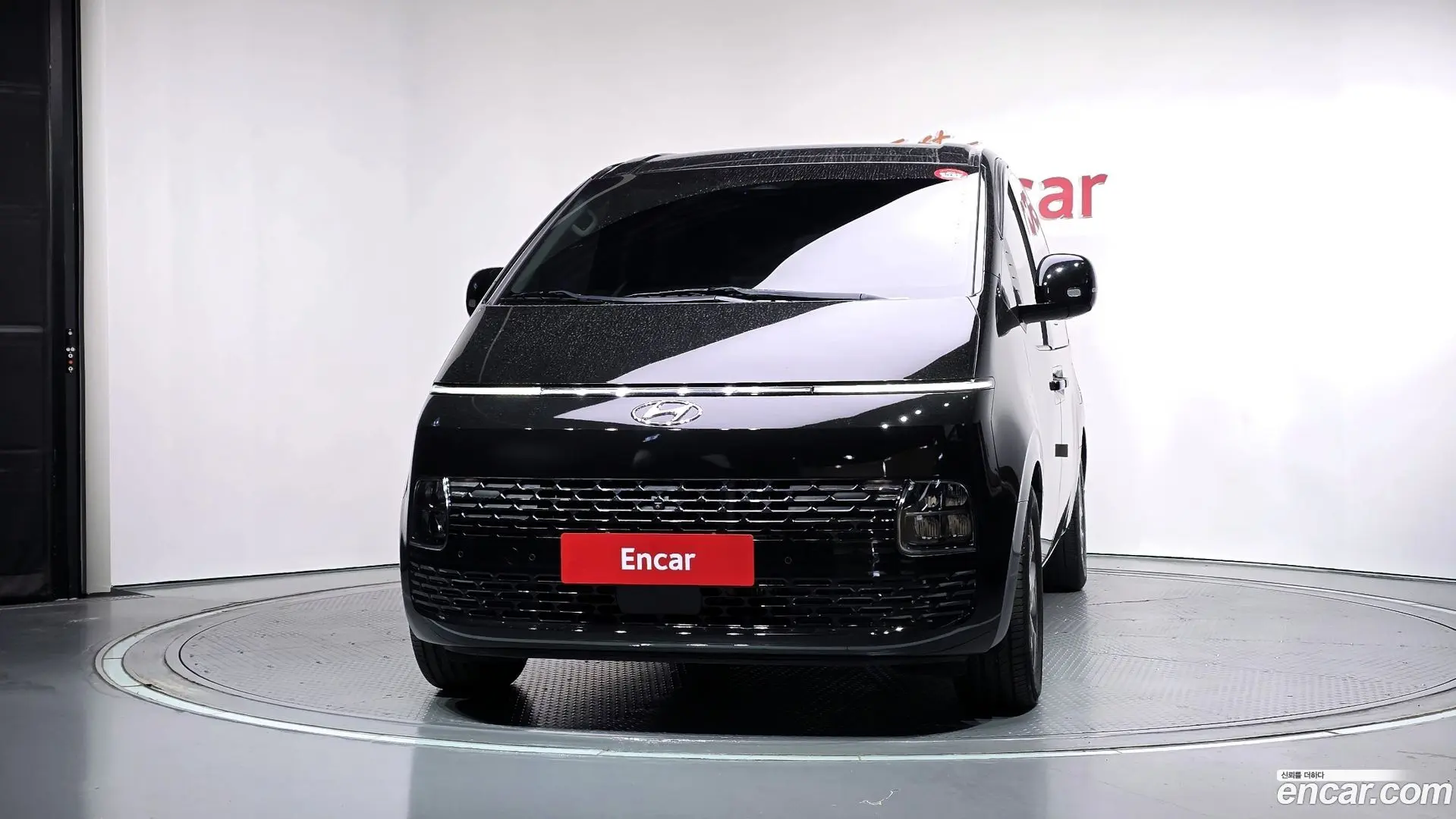 Hyundai Staria 4WD Tourer 11-Seater 2021