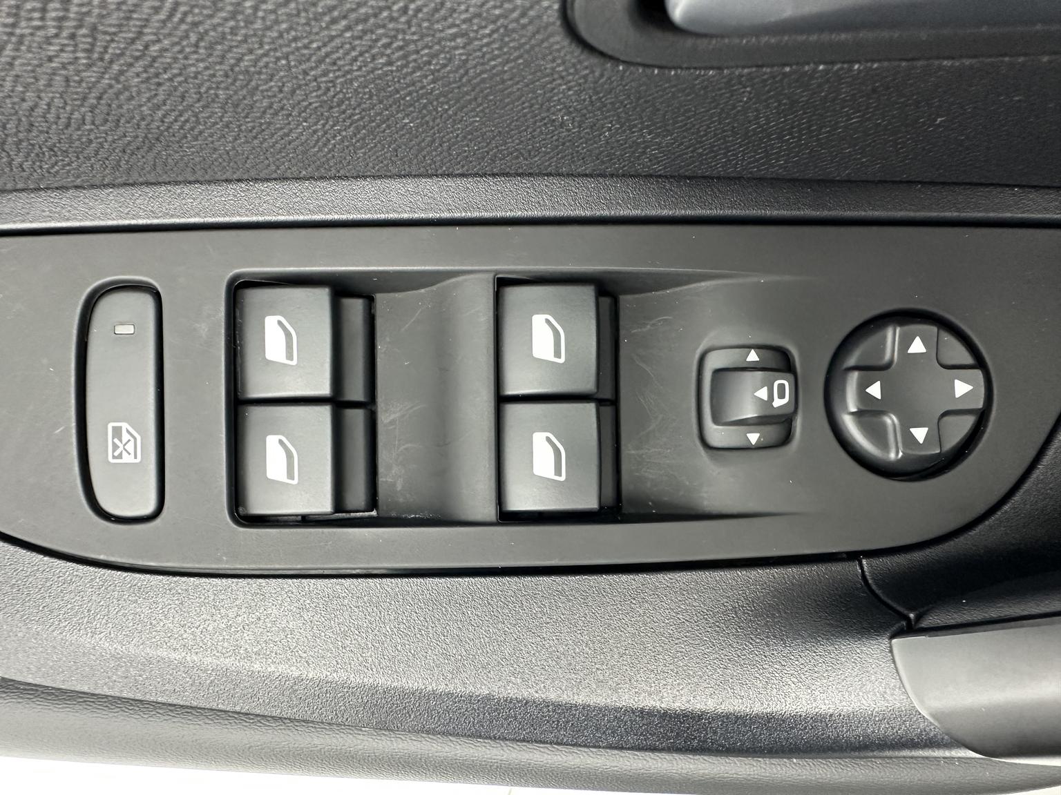 Peugeot 2008 2022 230THP THE ONE