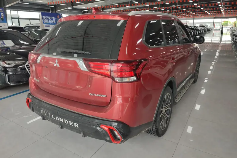 Outlander 2018 2.0L 2WD Honor Edition 5 seats