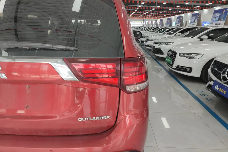 Outlander 2018 2.0L 2WD Honor Edition 5 seats
