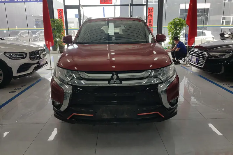 Outlander 2018 2.0L 2WD Honor Edition 5 seats